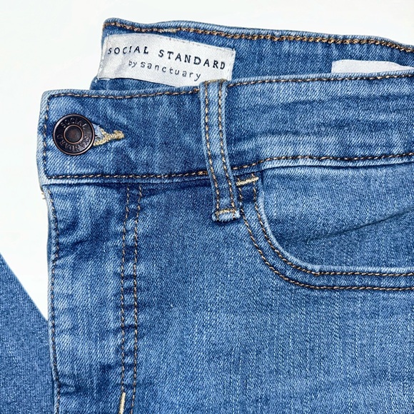Social Standard by Sanctuary Slim Straight, raw hem medium‎ wash jeans sz 2 / 26 - Picture 3 of 11